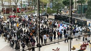 腾讯大厦门口千人排队的航拍视角